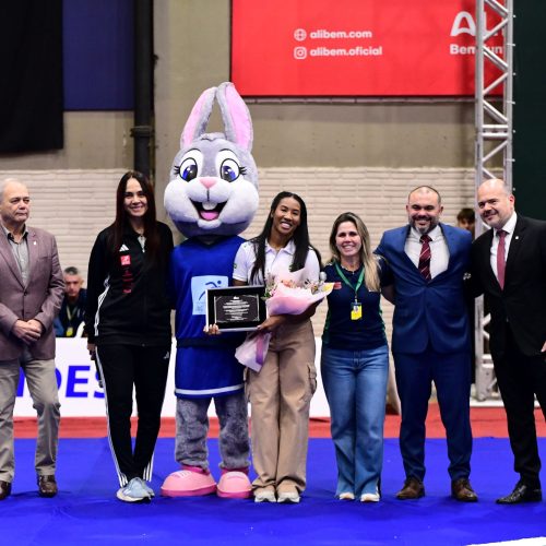 FGJ rende homenagem na aposentadoria de Ketleyn Quadros
